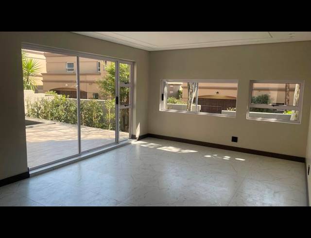 3 BEDROOM TOWNHOUSE FOR SALE IN ELDOGLEN